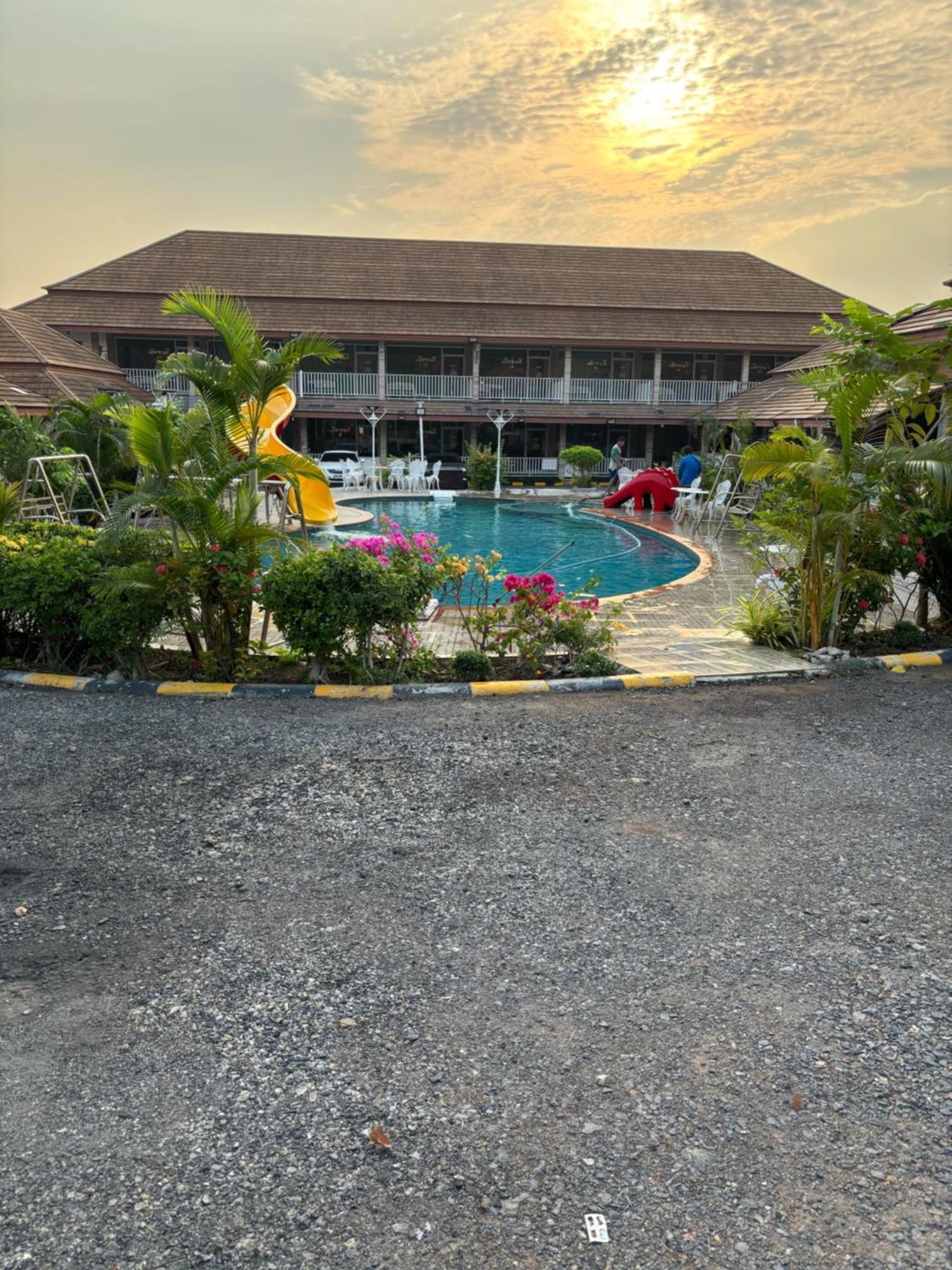 Baan Dara Resort Сарабури Экстерьер фото